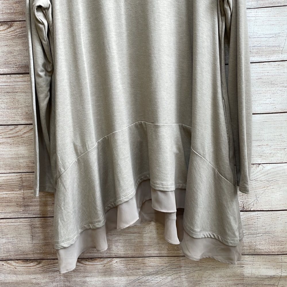 ‎LOGO LOUNGE SOFT KNIT TOP - Picture 3 of 5